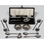 A pair of late Victorian silver shell shaped salts, Birmingham 1894, and a small group of silver