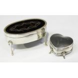 A George V silver and tortoiseshell oval jewellery box, the hinged lid with piqué inlaid