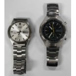 A Seiko Chronograph Automatic steel gentleman's bracelet wristwatch, the signed black dial with