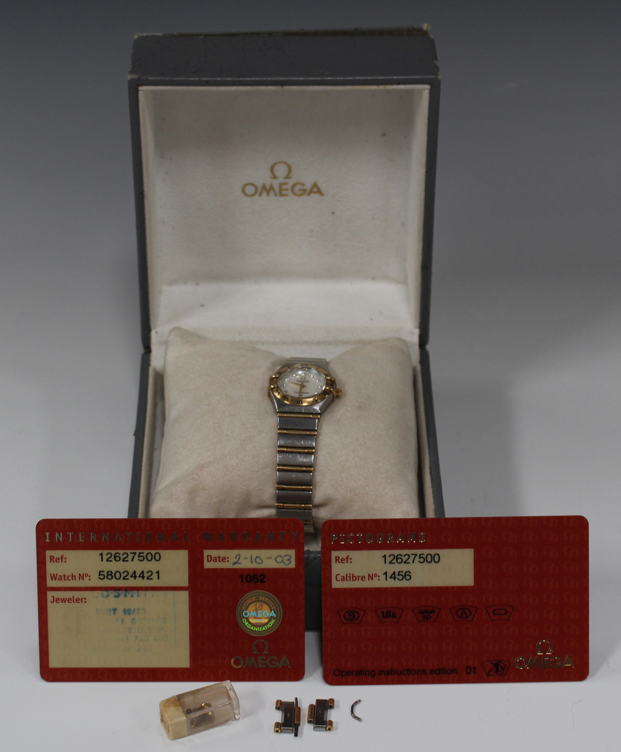 An Omega Constellation steel and gold lady's bracelet wristwatch, the signed mother-of-pearl dial - Image 2 of 5