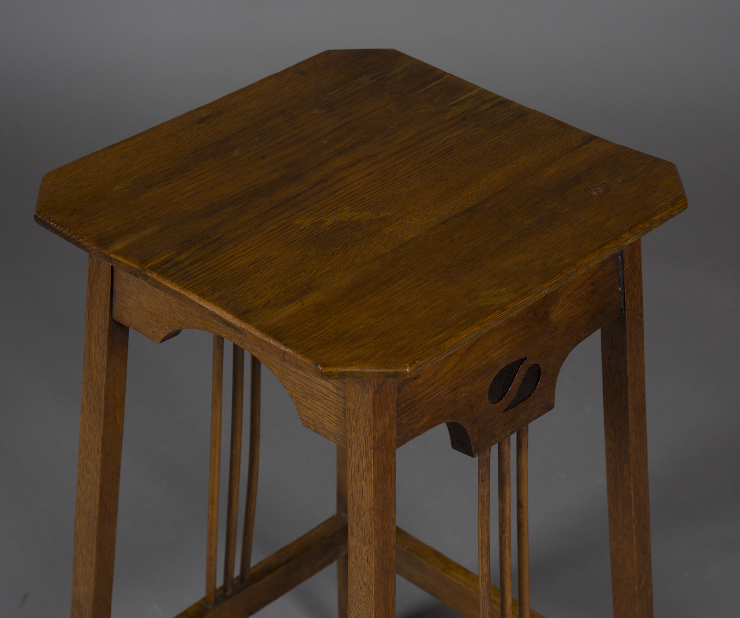 An Edwardian Arts and Crafts oak canted square occasional table, in the manner of Wylie & Lochhead - Image 2 of 2