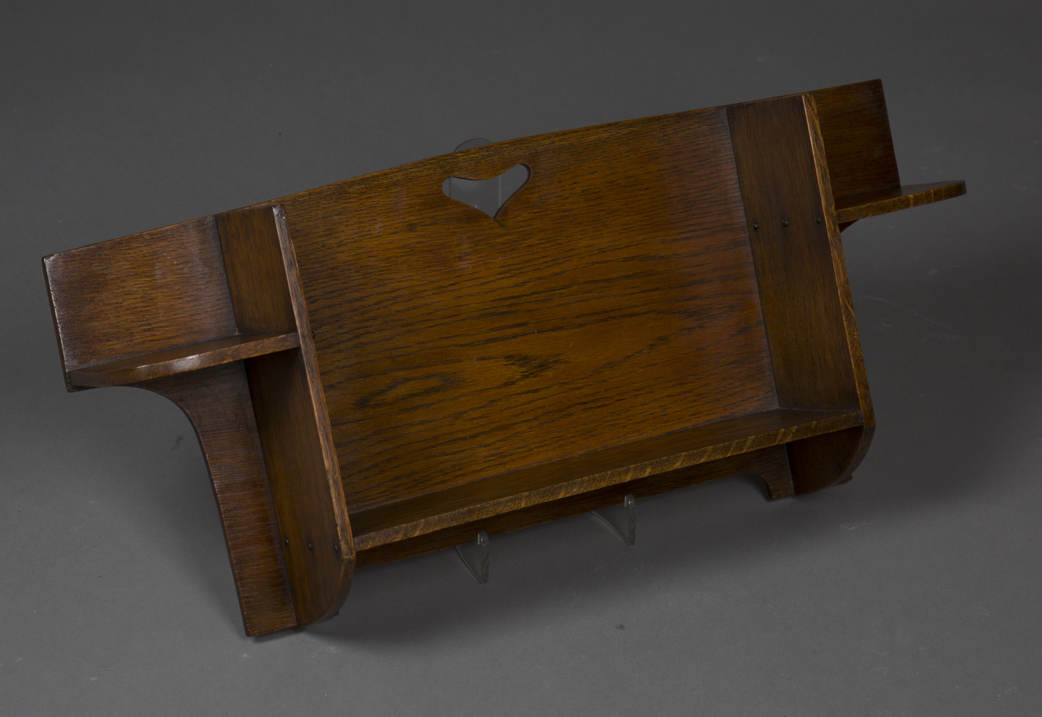 An Edwardian Arts and Crafts oak 'Hillingdon' wall bracket by Liberty & Co, the open shelf back with - Image 3 of 3