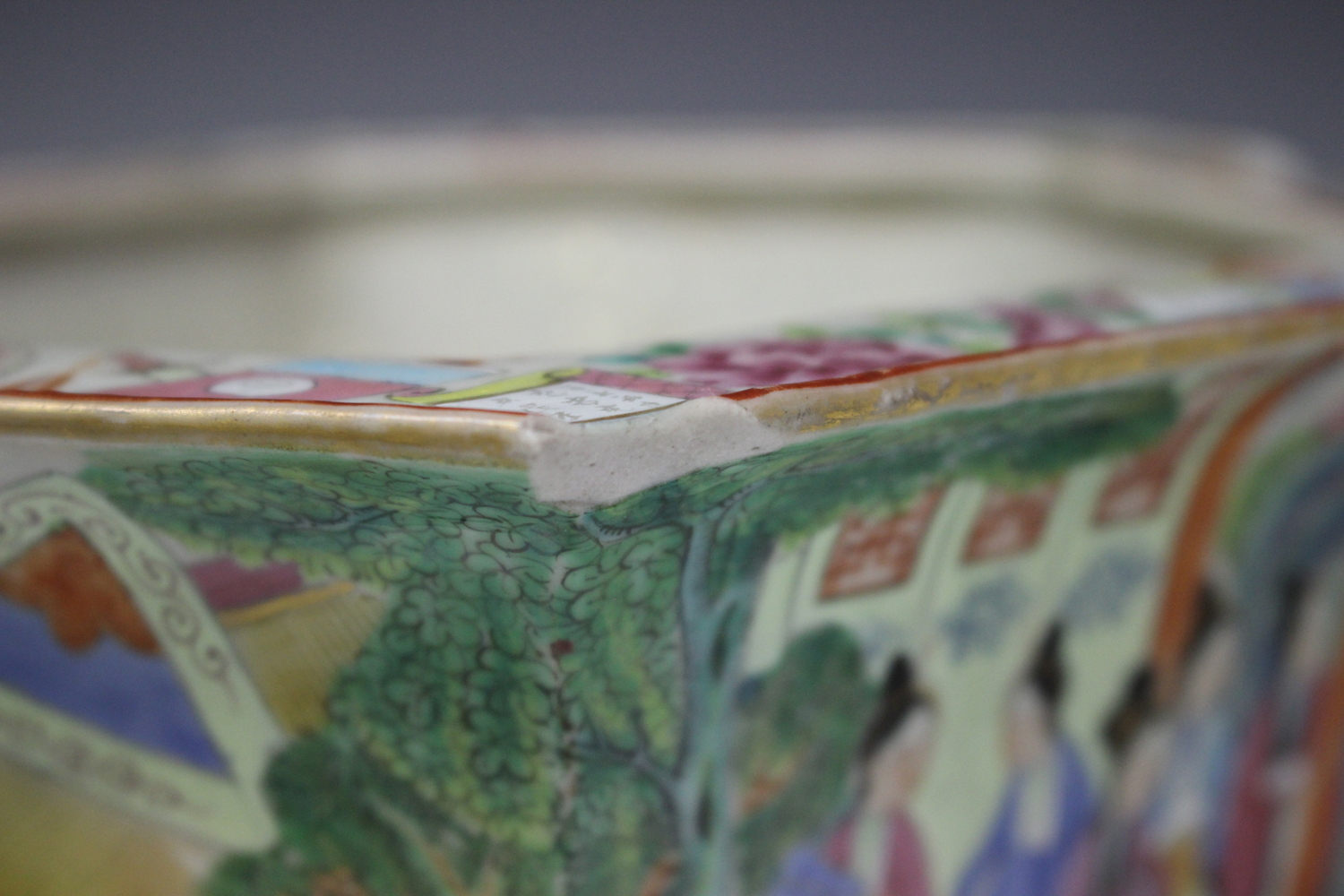 A pair of Chinese Canton famille rose porcelain hexagonal jardinières and stands, mid-19th - Image 3 of 7