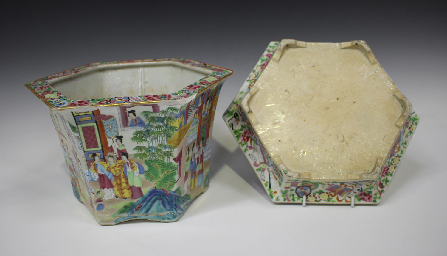 A pair of Chinese Canton famille rose porcelain hexagonal jardinières and stands, mid-19th - Image 7 of 7