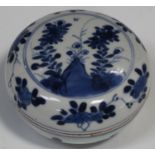 A Chinese blue and white circular box and cover, Kangxi period, the top painted with flowers and