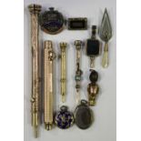 A Victorian bloodstone watch key, a 9ct gold cased propelling pencil, London 1934 by Sampson