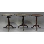 A George III oak circular wine table with baluster column and tripod cabriole legs, height 72cm,