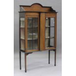An Edwardian mahogany display cabinet with inlaid decoration, fitted with a pair of glazed doors, on