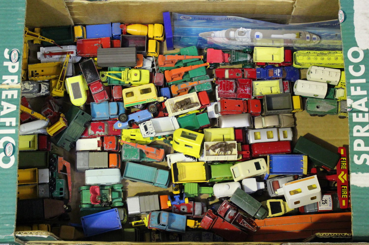 A collection of Matchbox 1-75 and Models of Yesteryear cars and commercial vehicles, together with a - Image 2 of 4