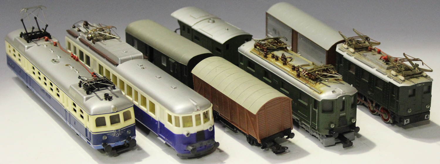 A collection of Kleinbahn gauge HO railway items, including an electric locomotive, boxed, two other