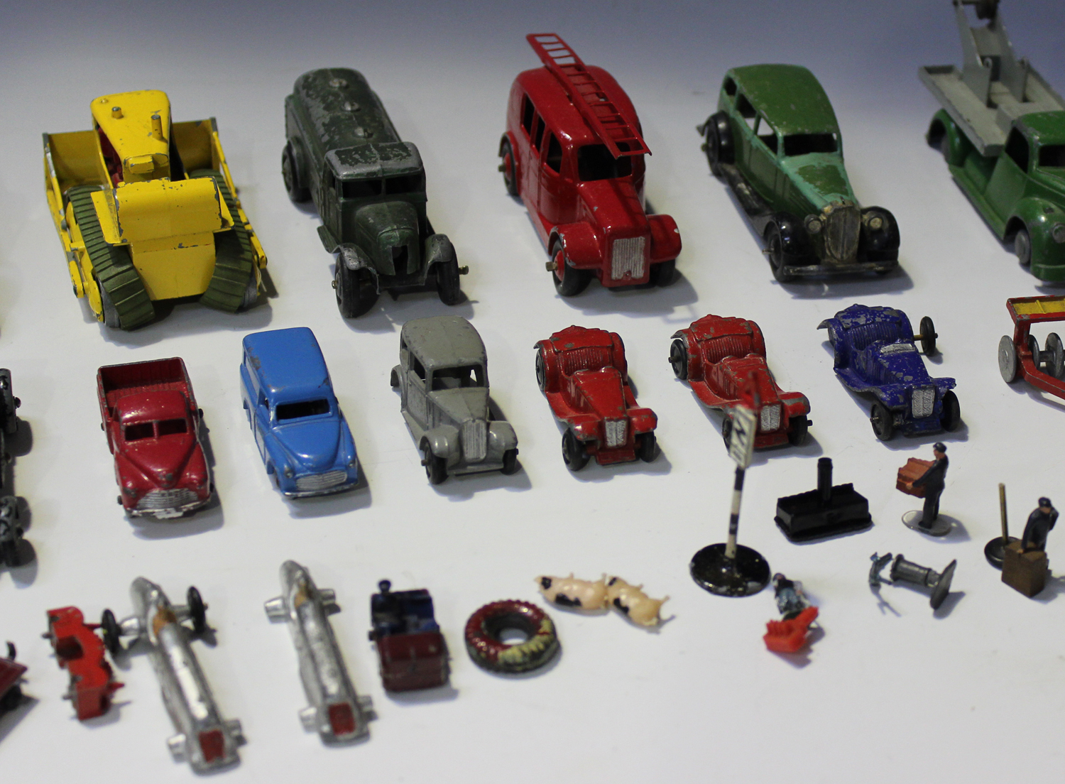 A collection of die-cast vehicles, including a Dinky Toys post-war No. 25D petrol tanker, a No. - Image 4 of 5