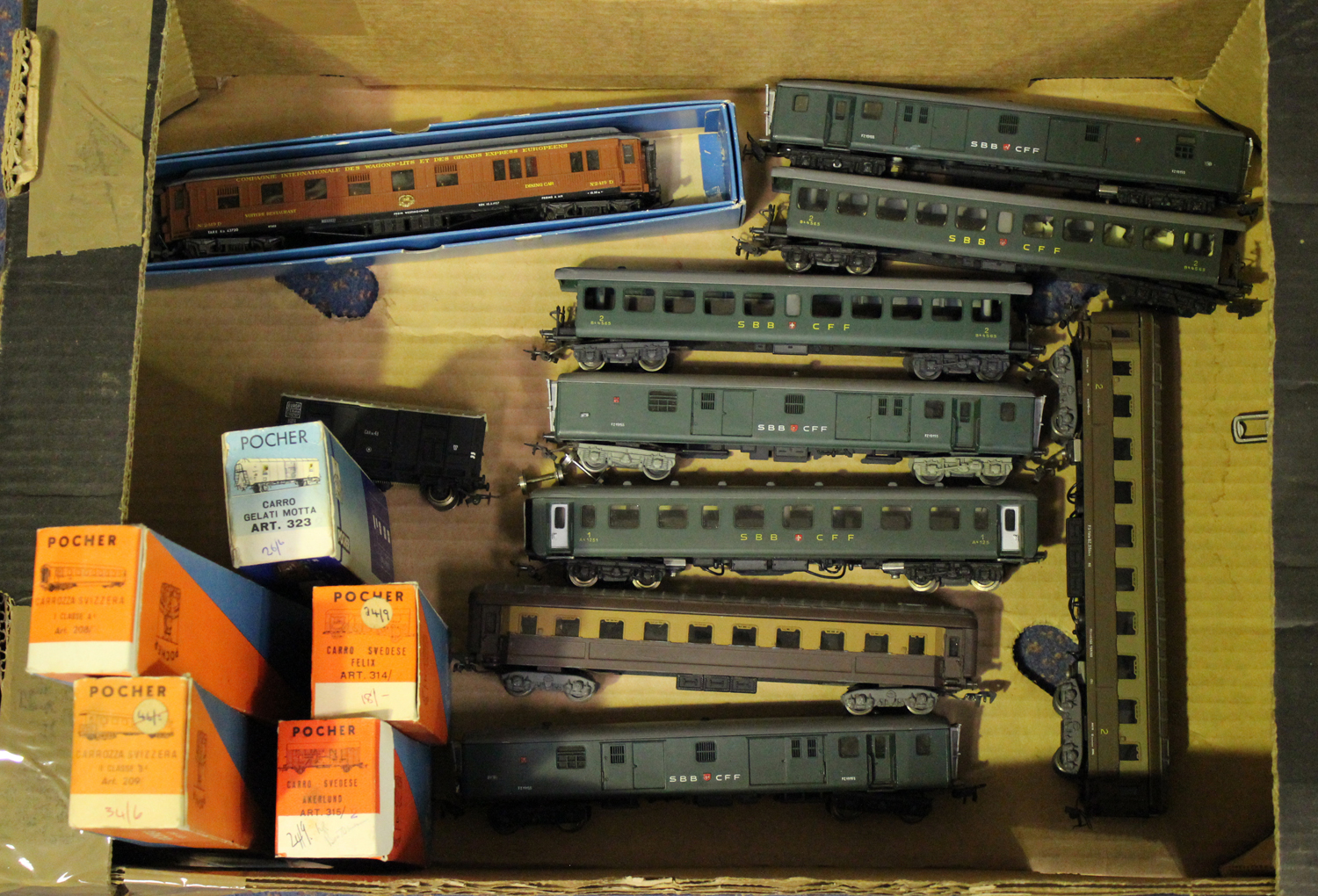 A collection of Pocher gauge HO railway items, including a No. 801 electric locomotive, finished - Image 2 of 3
