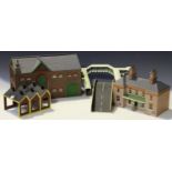 A gauge OO diorama of Arundel railway station with footbridge and road, together with a small
