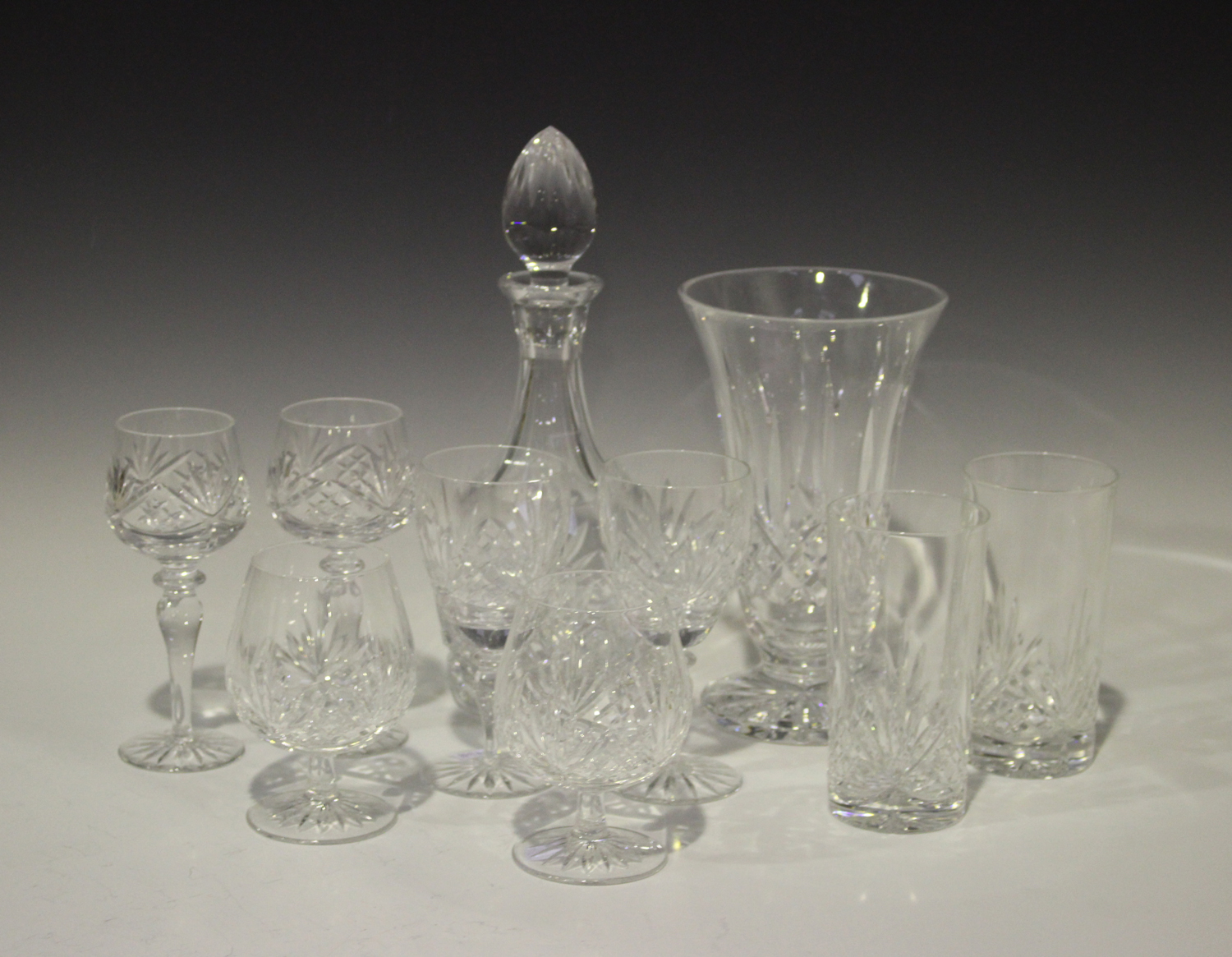 An Edinburgh Crystal Stirling pattern part suite of glassware, comprising a decanter and stopper,