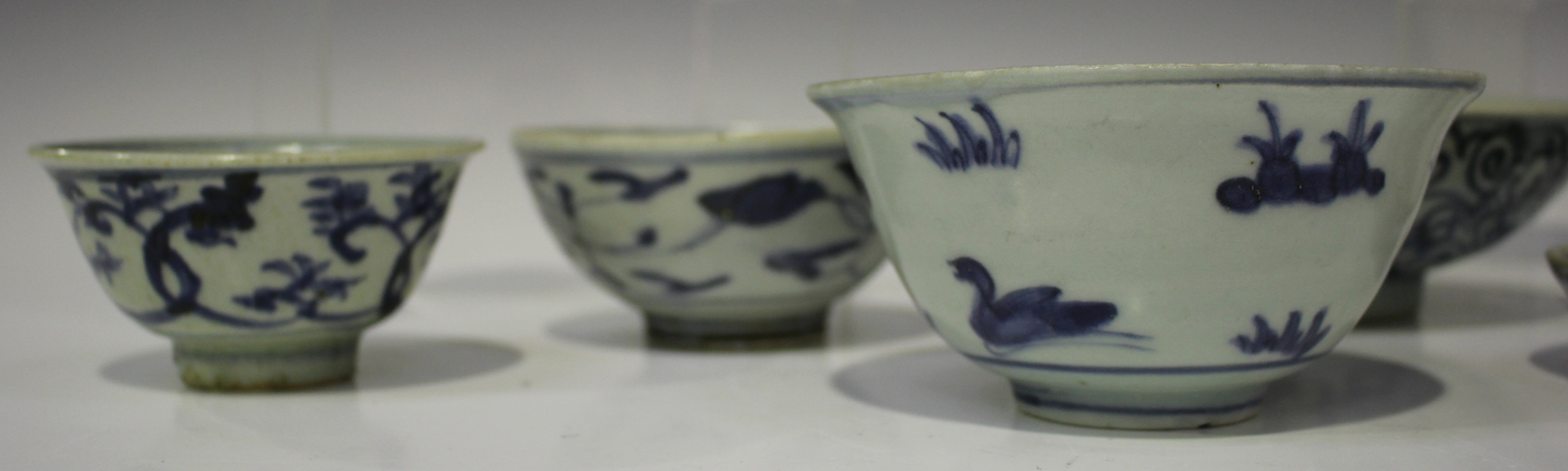 A group of Chinese provincial blue and white porcelain wares, mostly 17th century, comprising five - Image 4 of 4