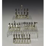 A George V silver four-division toast rack, Sheffield 1932 by Sydney Hall & Co, length 9.3cm,