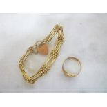 A 9ct gold gate-link bracelet with 9ct padlock clasp and 9ct gold dress ring (2)