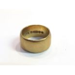 A 9ct gold wedding band, size K, 5.
