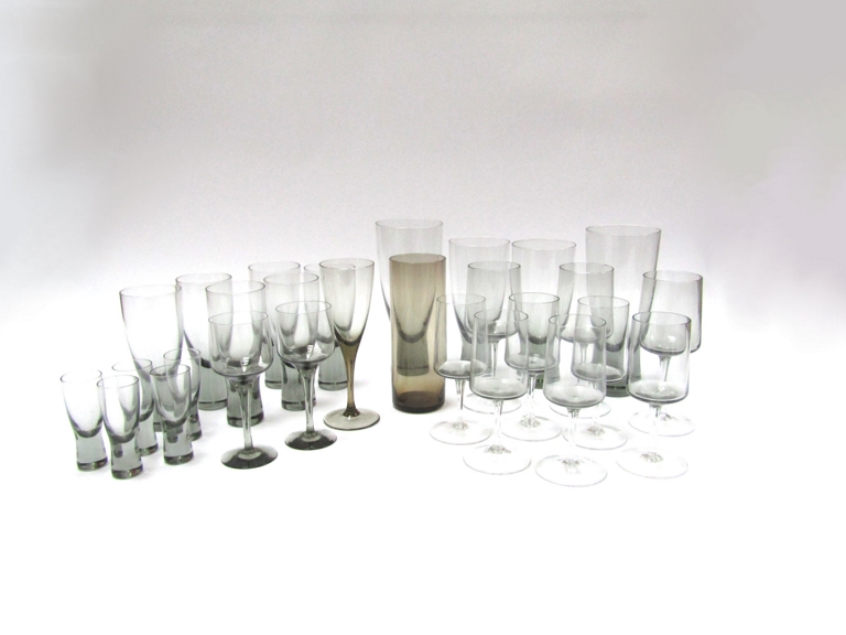 28 Holmegaard Per Lutken glasses in various sizes including "Canada"