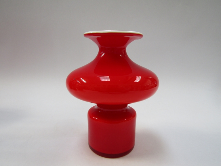 A Holmegaard Carnaby range vase in red and white by Per Lutken,