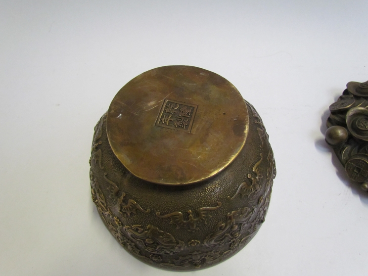 An early 20th Century bronze lidded bowl with dragon medallion decorated body. - Image 3 of 3