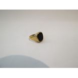 A 9ct gold gent's onyx signet ring, size V, 6.