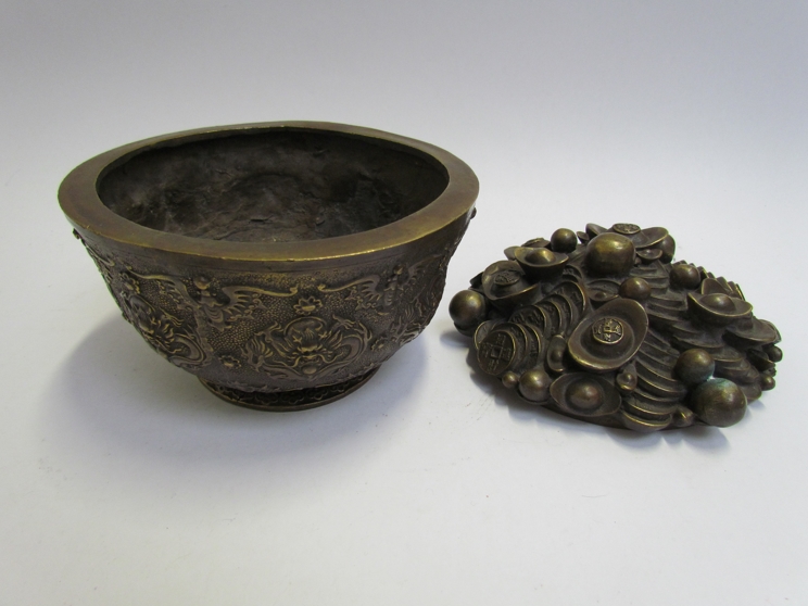 An early 20th Century bronze lidded bowl with dragon medallion decorated body. - Image 2 of 3