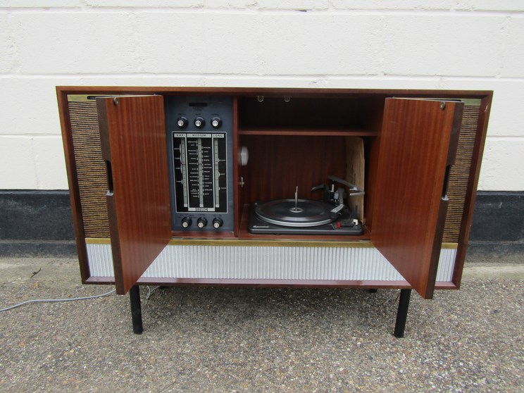 A Decca model 909 S.R.G.