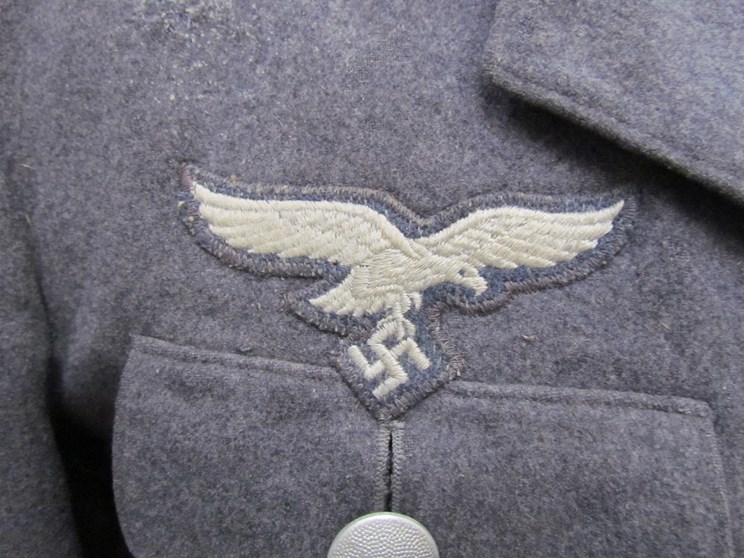 A Third Reich era German Luftwaffe blouse with Hauptgefreiter (Flak / Anti-Aircraft) insignia to - Image 4 of 7