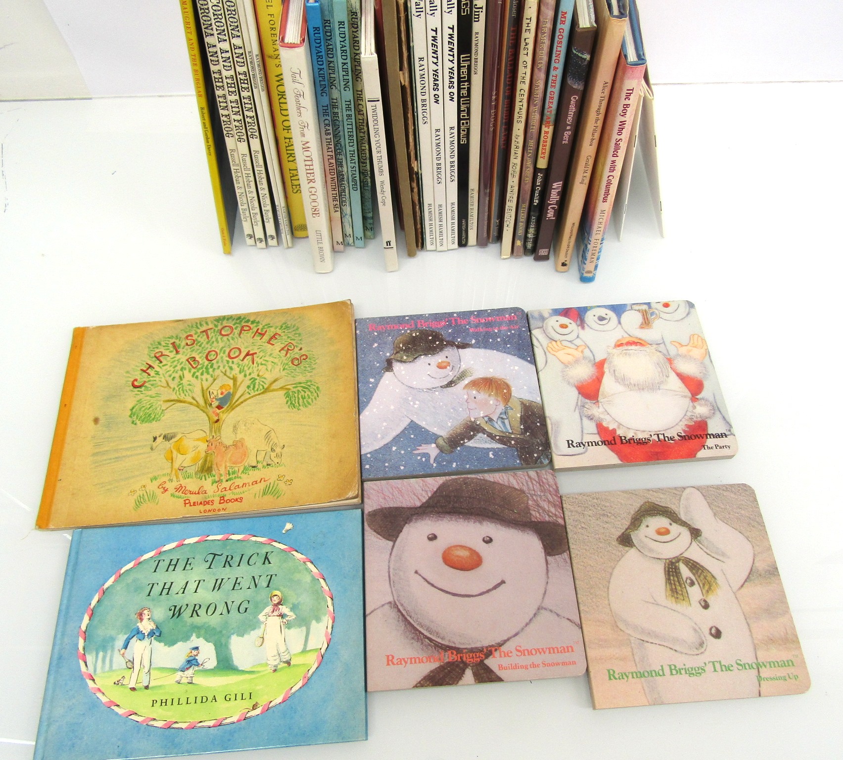 A collection of children's and illustrated books including several by Raymond Briggs, - Image 3 of 3