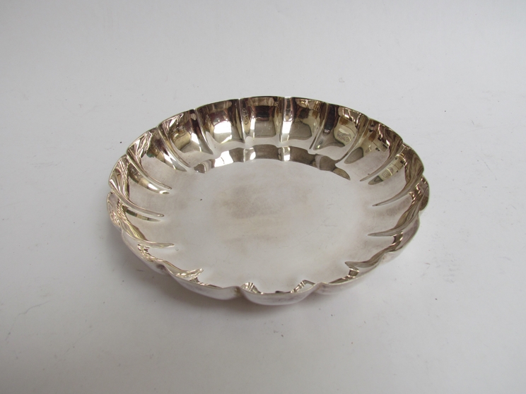 A silver Gibson & Co Ltd fluted dish, Sheffield 925, 15.