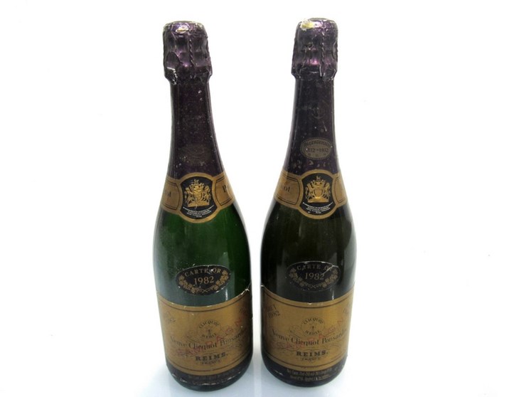 1982 Veuve Clicquot Ponsardin Brut Champagne x 2