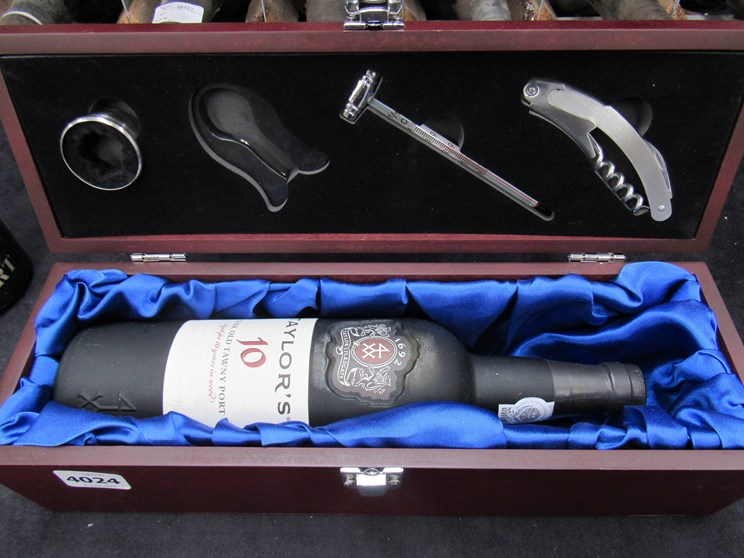 Taylors 10 year Tawny Port bottled in 2009 in presentation case