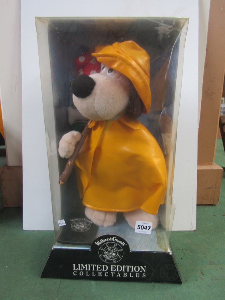 A boxed Wallace and Gromit cuddly toy