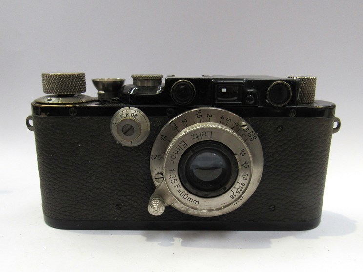 A Leica III Chrom rangefinder camera circa 1933, black, serial number 120574,