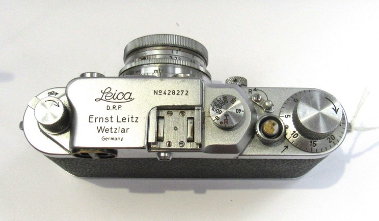 A Leica IIIc rangefinder camera circa 1946-47, chrome, serial number 428272, - Image 3 of 3