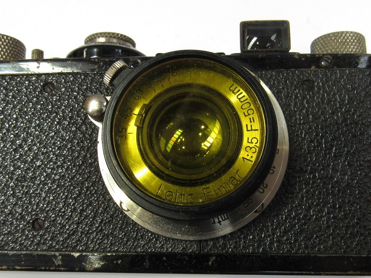 A Leica I rangefinder camera circa 1931, black, serial number 71134, with Leitz Elmar 50mm 1:3. - Image 3 of 6