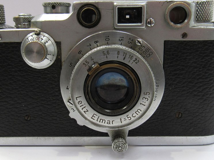 A Leica IIIc rangefinder camera circa 1946-47, chrome, serial number 434915, - Image 2 of 3