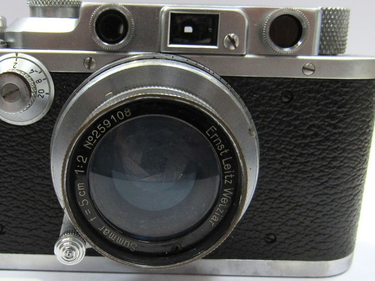 A Leica III rangefinder camera circa 1938, chrome, serial number 306919, - Image 2 of 5