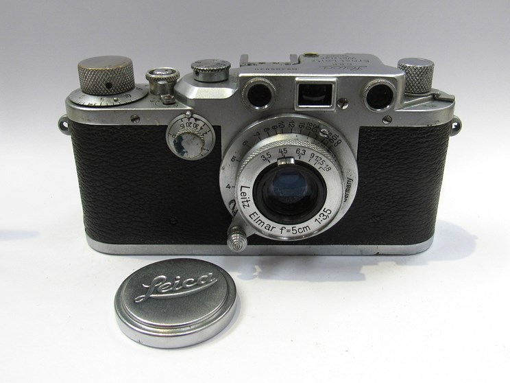 A Leica IIIc rangefinder camera circa 1946-47, chrome, serial number 405830,