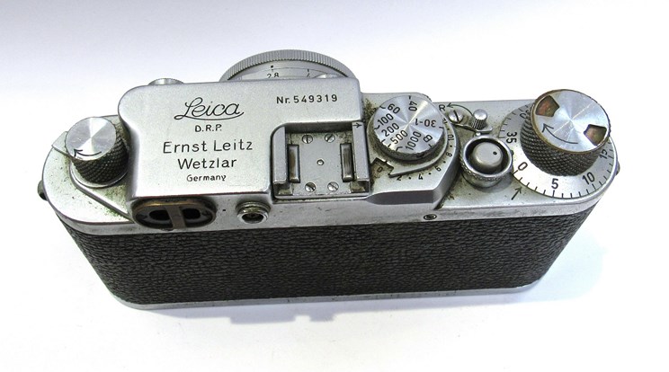 A Leica IIIf rangefinder camera circa 1951, chrome, serial number 549319, with Leitz Elmar 50mm 1:2. - Image 3 of 5