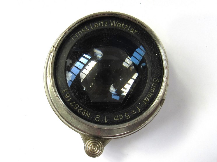 A Leitz Wetzlar Summar 50mm 1:2 lens, serial number 257163, dating to 1935. - Image 2 of 2