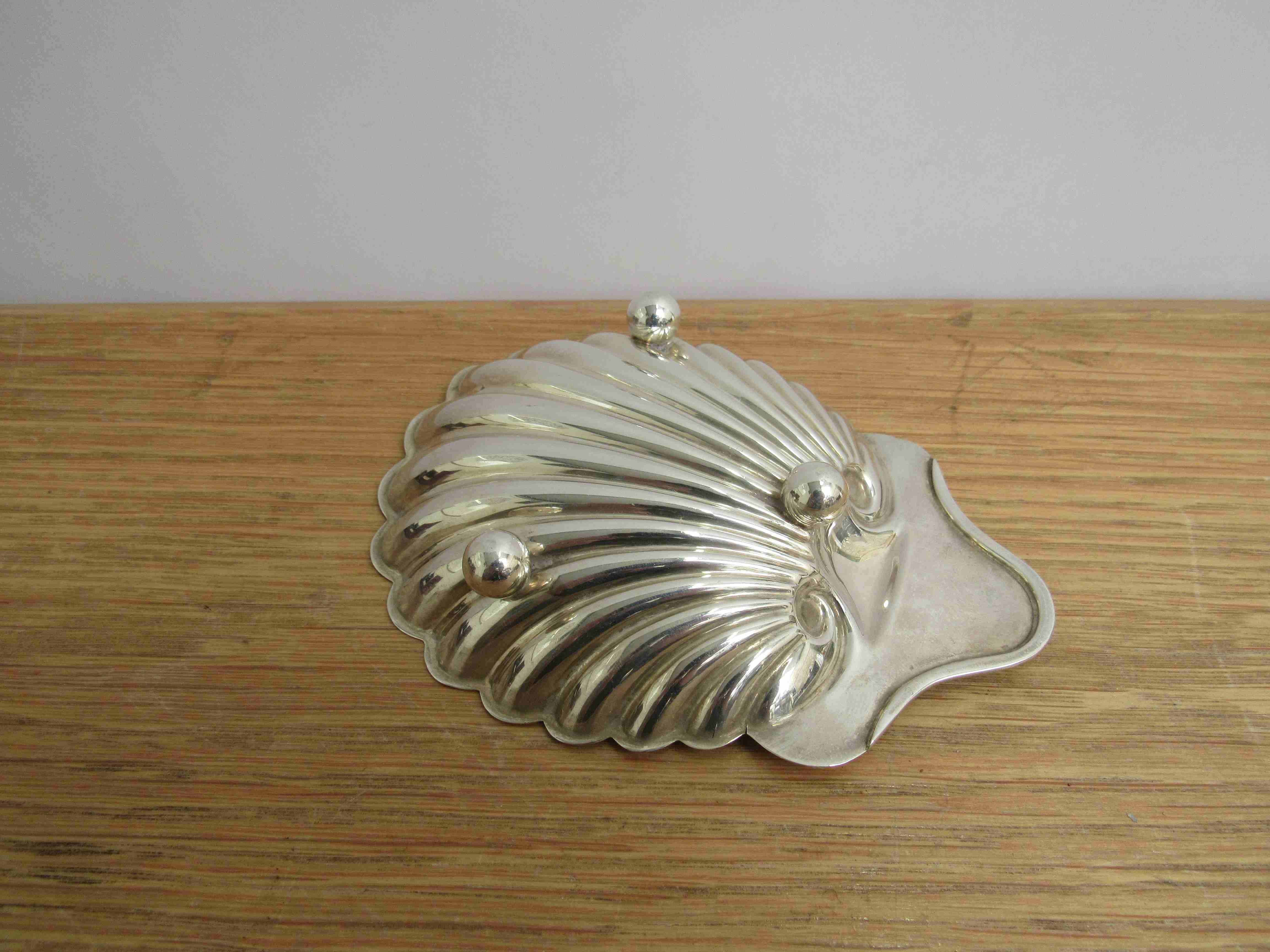 A Josiah Williams & Co (George Maudsley Jackson & David Landsborough Fullerton) silver shell-form - Image 3 of 3