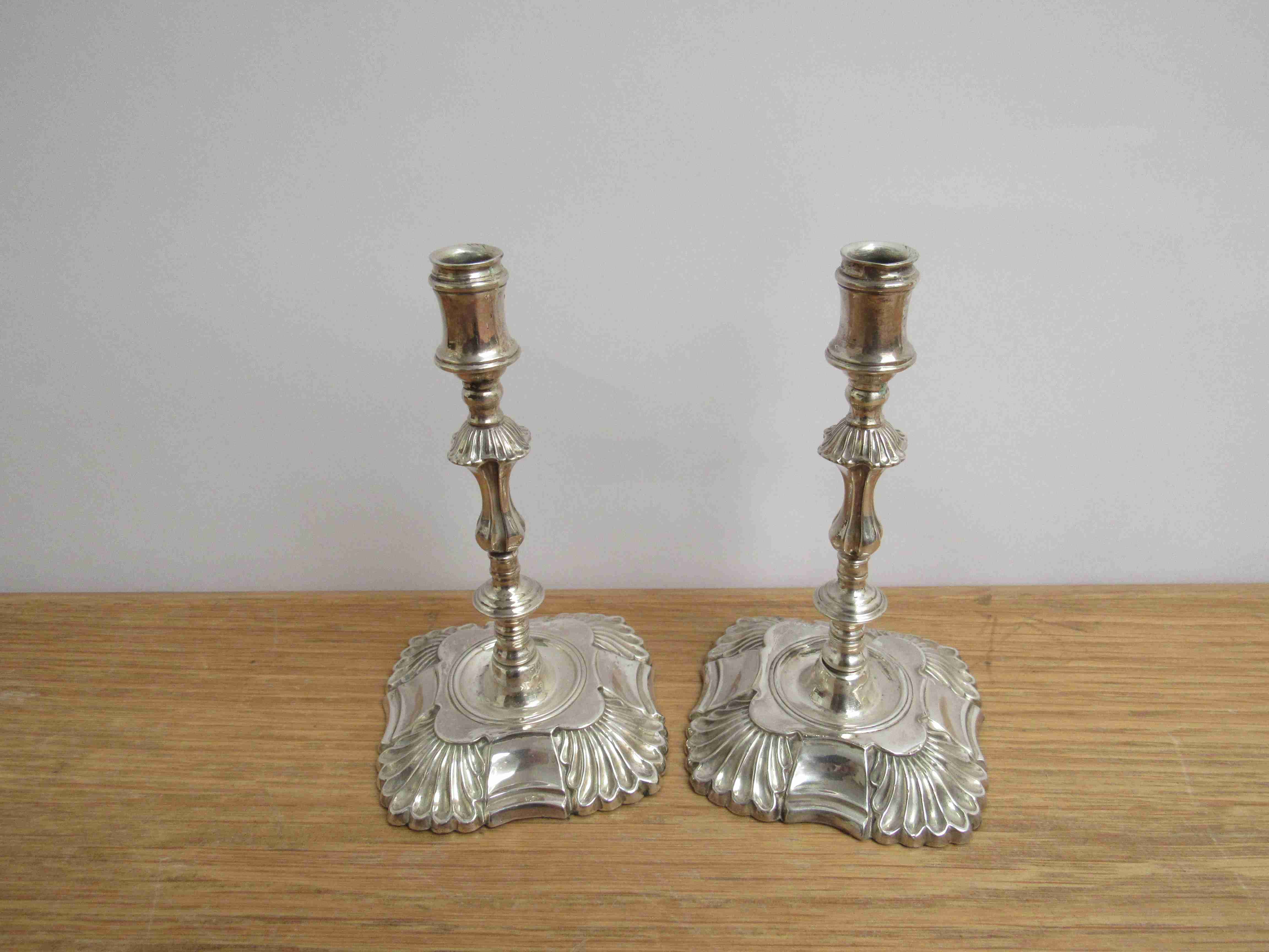 A pair of Thomas Bradbury & Sons silver candlesticks, London 1897, 13.