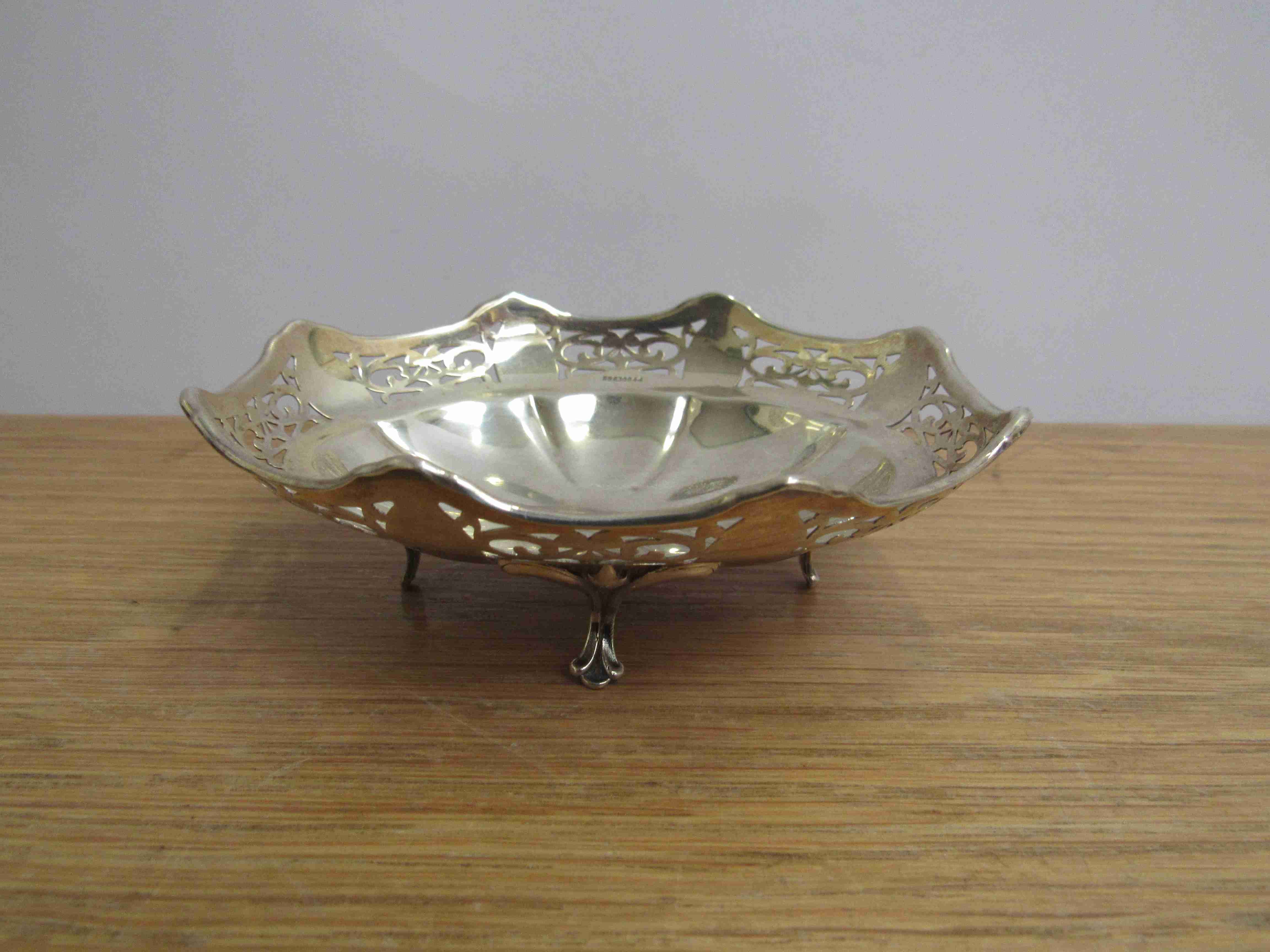 A James Dixon & Sons silver bon bon dish, Sheffield 1930, 11cm long,