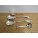 A silver sifting spoon, pair of silver salad servers and Mote spoon, 206g,