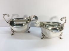 A pair of silver sauce boats, approximately 490 grams.