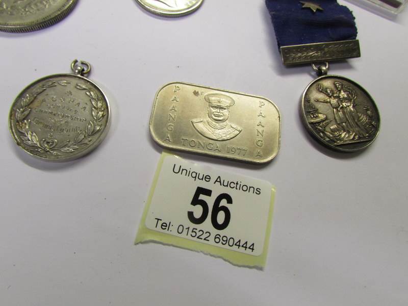 A small collection of coins and medallions. - Image 4 of 4