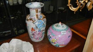 2 Chinese vases,