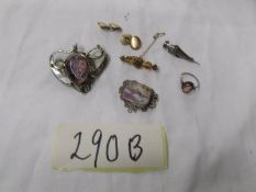 A 15ct gold Edwardian sweetheart brooch, an art nouveau style pendant and other items of jewellery.